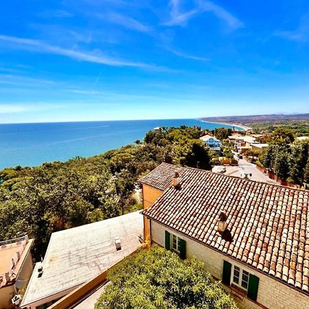 Paulis - Semiattico In Pieno Centro A Sirolo, Con Meravigliosa Vista Mare Apartment Ngoại thất bức ảnh